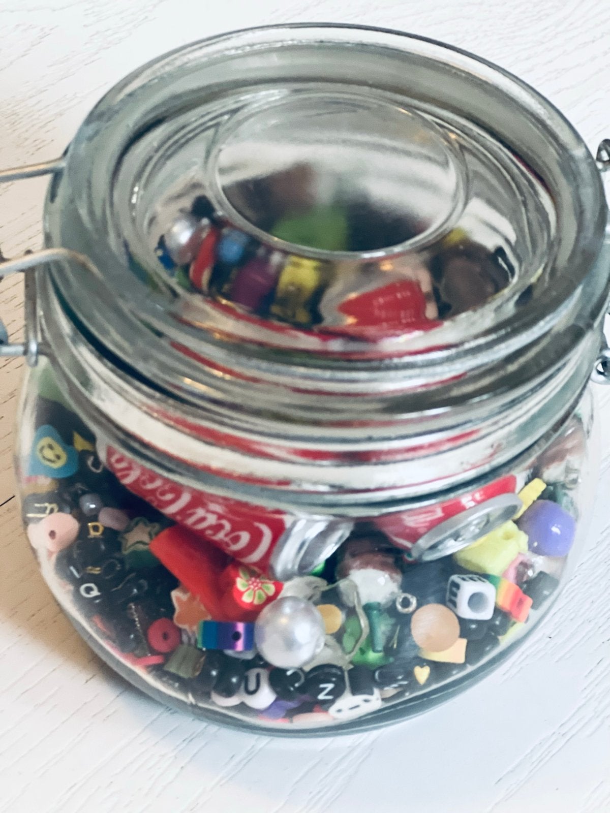 Bak vol diverse kralen en bedels, Hobby en Vrije tijd, Ophalen of Verzenden, Gebruikt, Bedel