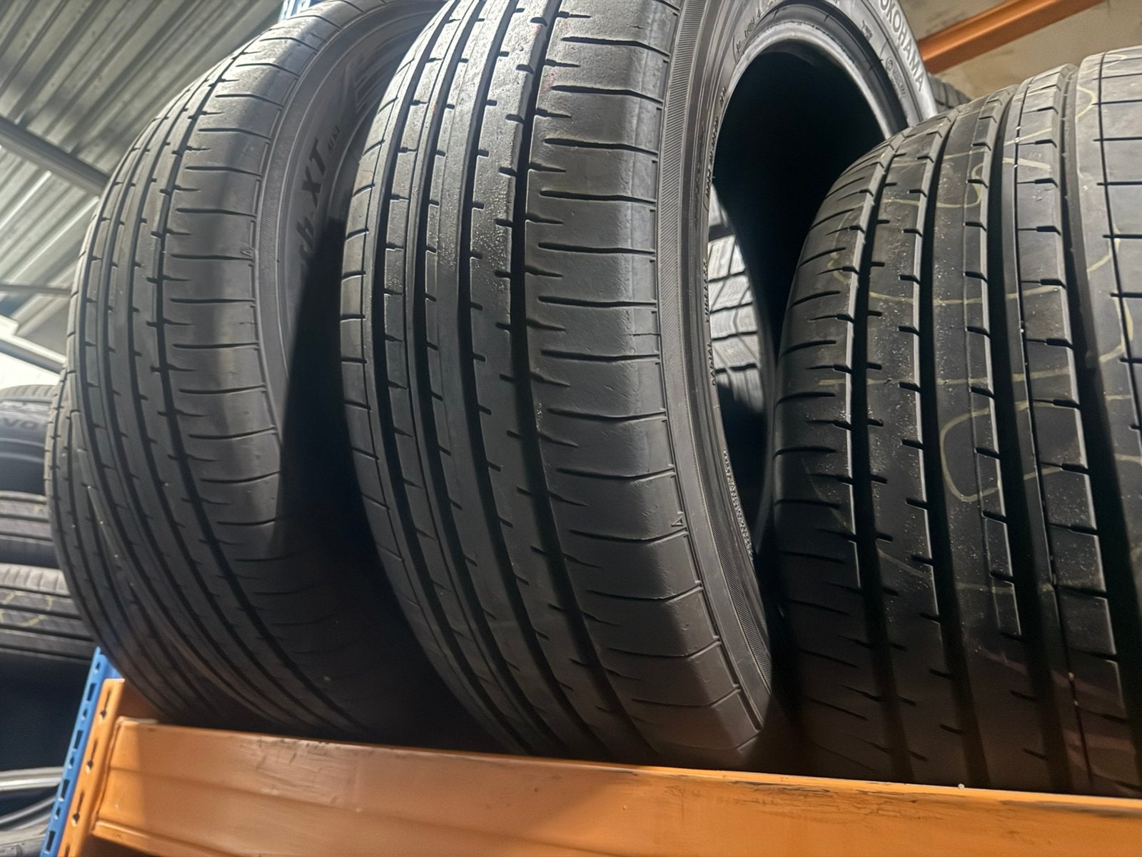 4x 235 55 19 105V Yokohama BluEarth-XT AE61 DEMO DOT3824, 19 inch, Gebruikt, Ophalen of Verzenden, 235 mm
