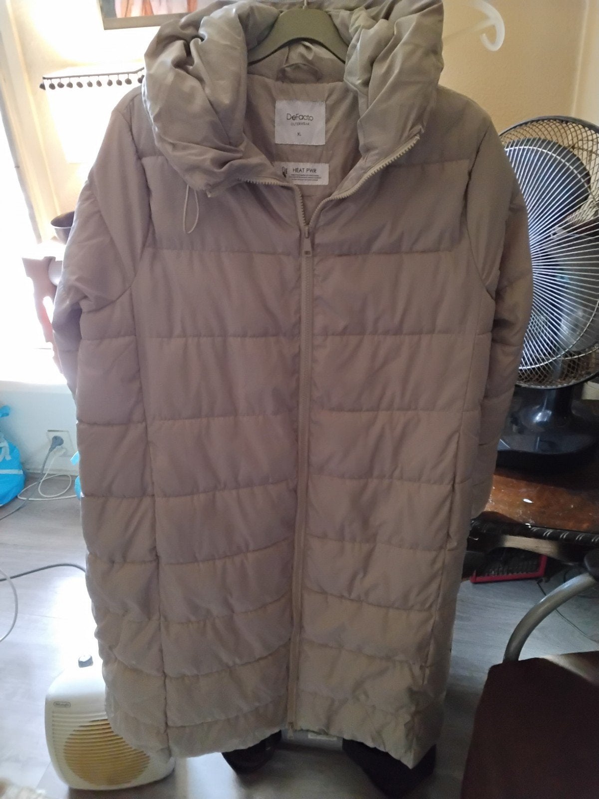 donsjas lichte kleur mt m,l,xl , goede staat, Overige kleuren, Verzenden, Maat 42/44 (L), Onbekend