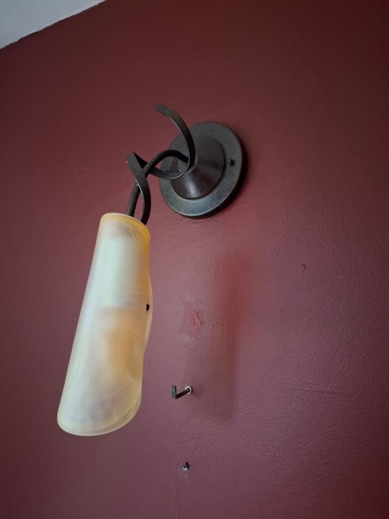 Elegante wandlamp met amberkleurig glas, Ophalen of Verzenden, Zo goed als nieuw, Glas, Modern, Sfeervol, Decoratief