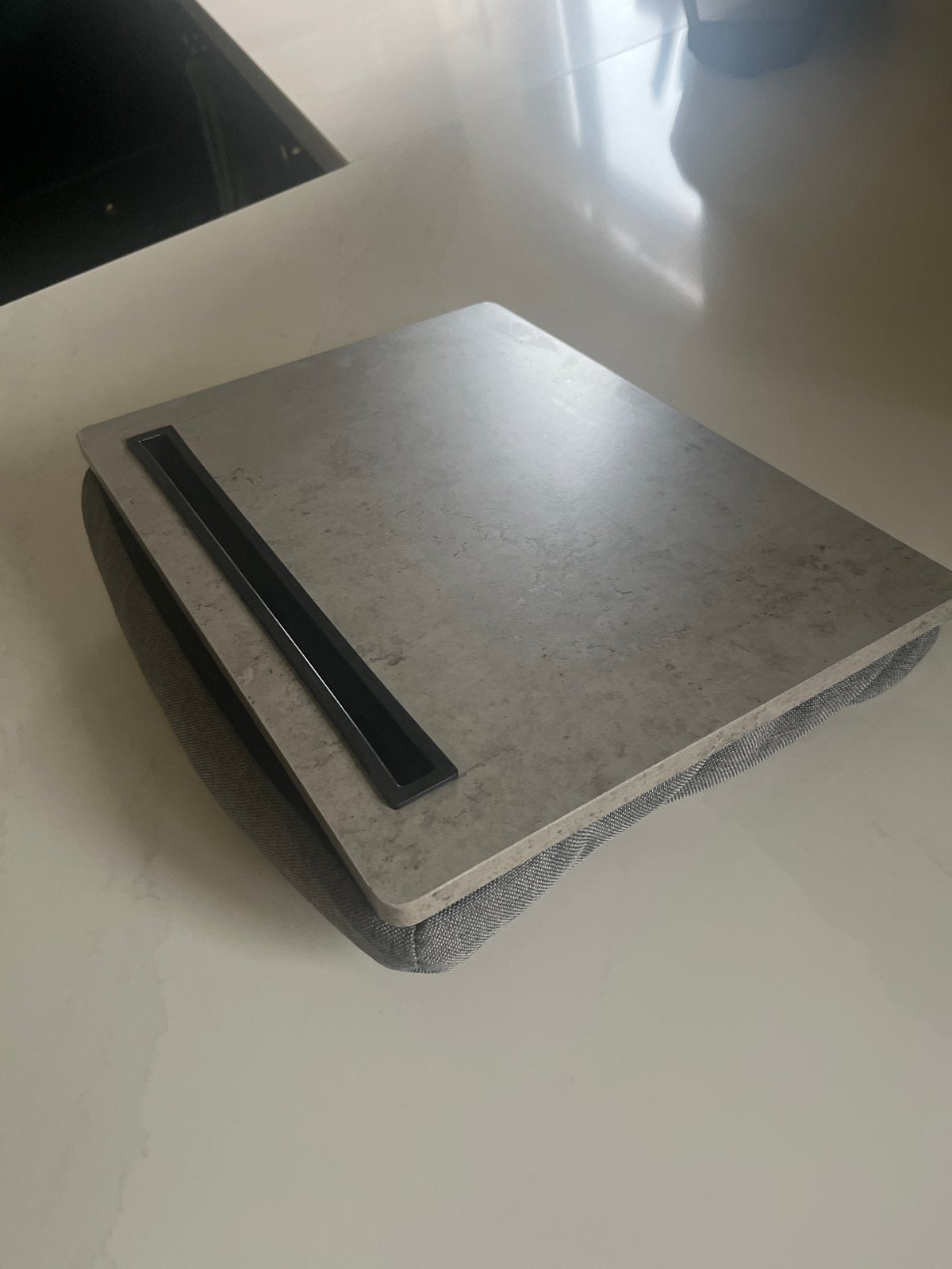 Laptophouder met kussen - Grijs marmerlook, Ophalen of Verzenden, Zo goed als nieuw