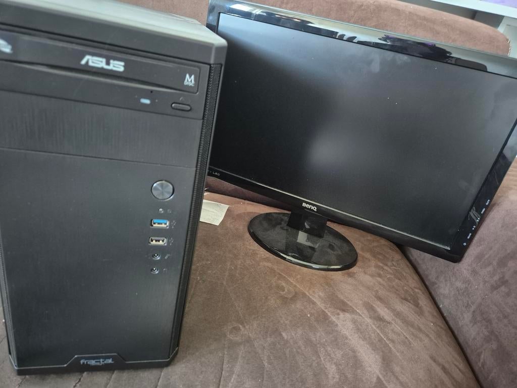 Oude computer en scherm., Computers en Software, Desktop Pc's, Ophalen, Onbekend