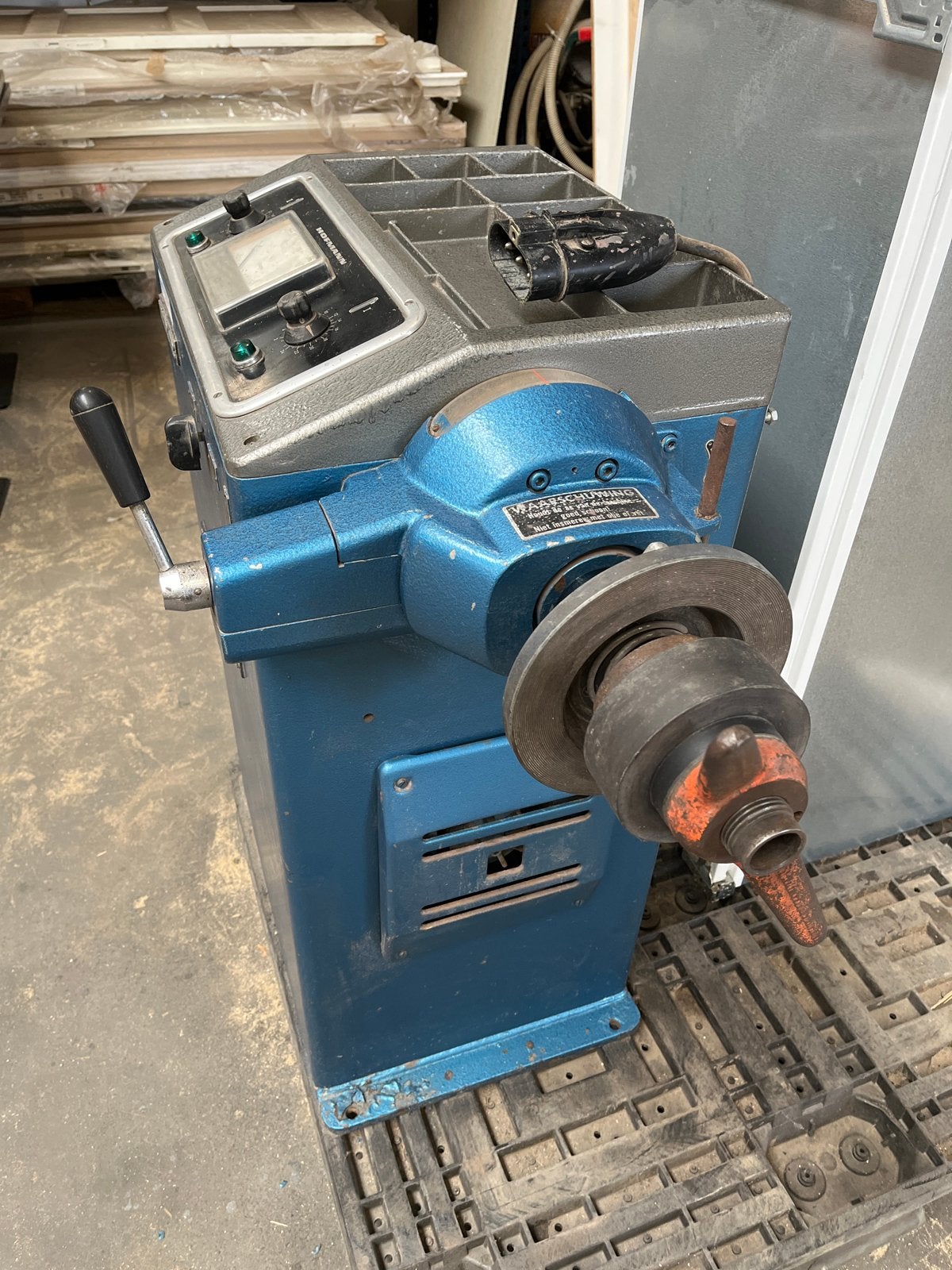 Hofmann ER-2 Wielbalanceermachine, Ophalen