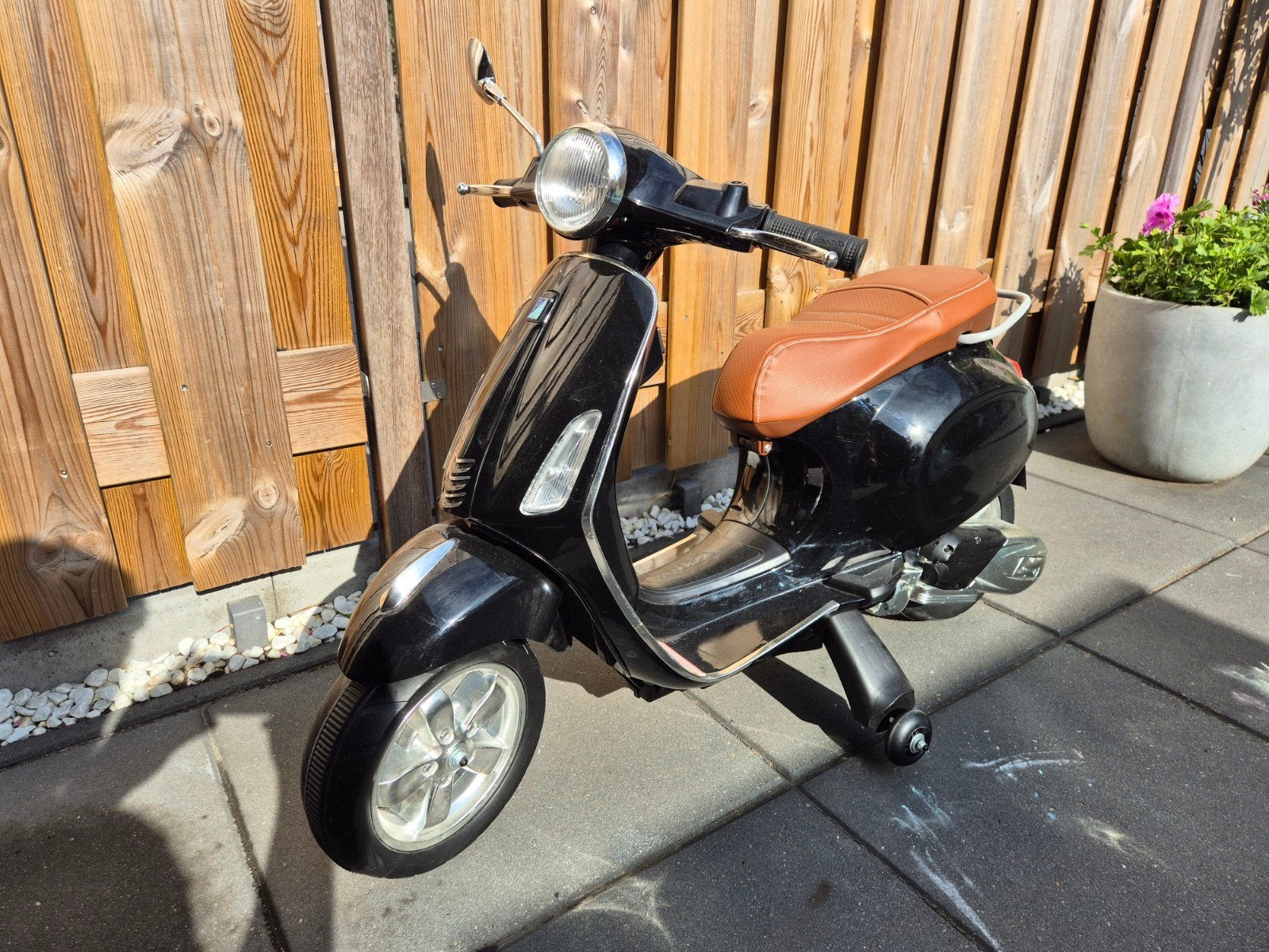 Elektrische kinder scooter Vespa - Zwart, Kinderen en Baby's, Ophalen, Gebruikt
