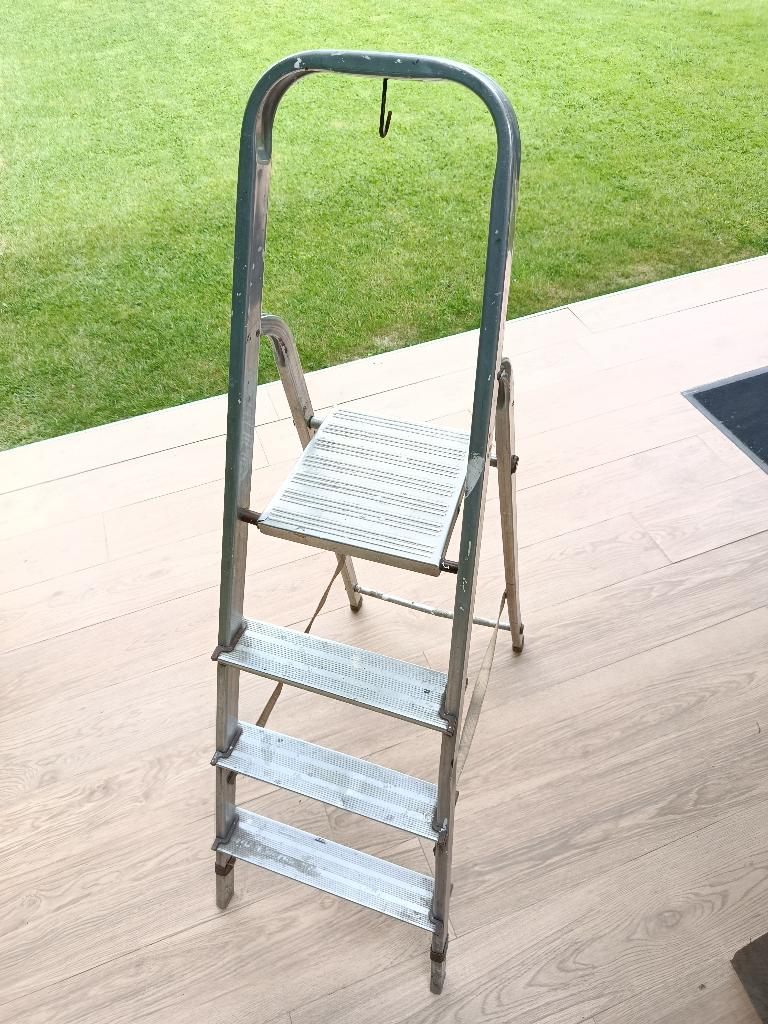 Aluminium trapladder, Doe-het-zelf en Verbouw, Ladders en Trappen, Ophalen, Zo goed als nieuw, Trap, Minder dan 2 meter