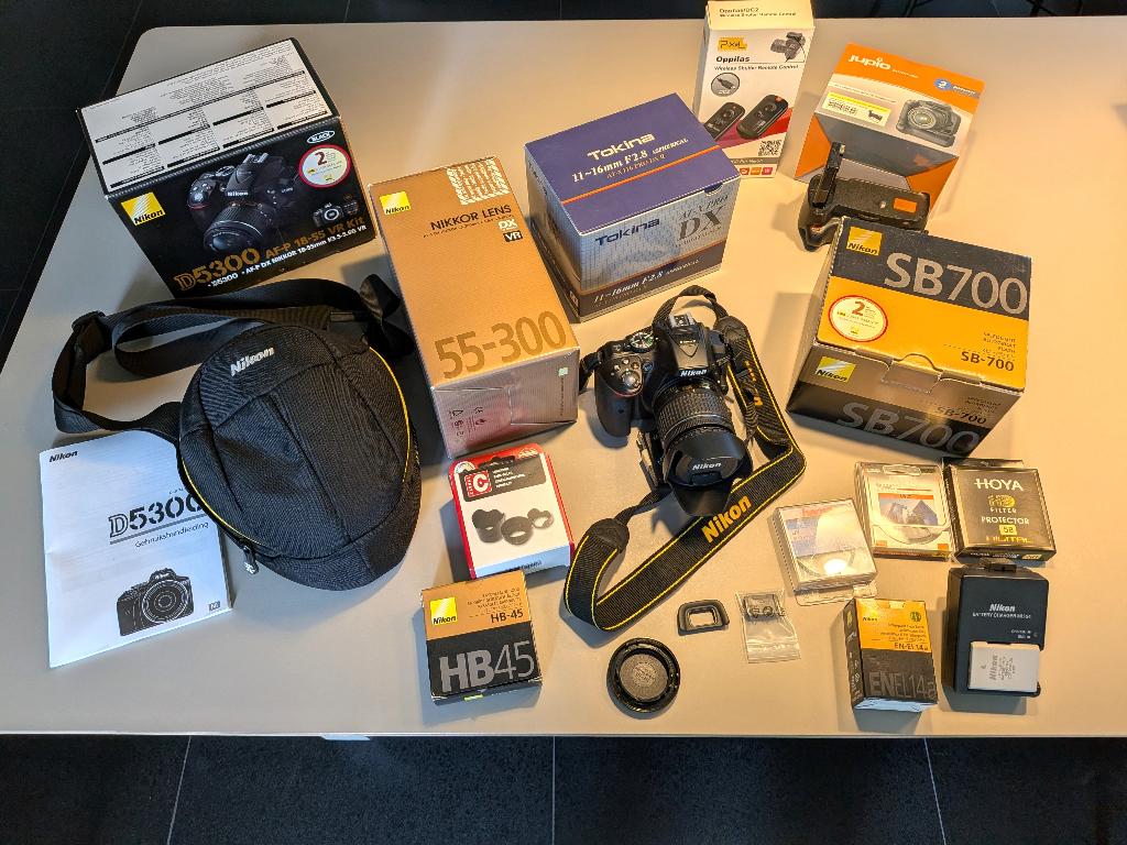 NIKON D5300 plus 3 lenzen complete set, 17 delig, Ophalen, Spiegelreflex, Zo goed als nieuw, 4 t/m 7 keer