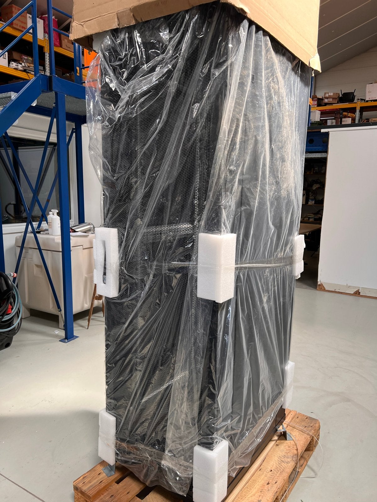 Nieuwe Patchkast 19" Standaard Netwerk Enclosure op Pallet, Computers en Software, Serverkasten, Nieuw, Geperforeerd, Ophalen