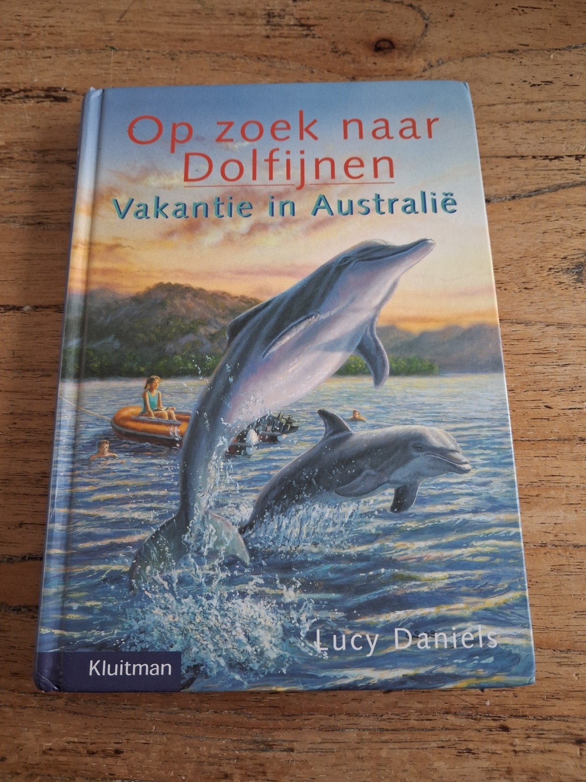 Op zoek naar Dolfijnen - Vakantie in Australië, Ophalen of Verzenden, Gelezen, Lucy Daniels, Fictie algemeen