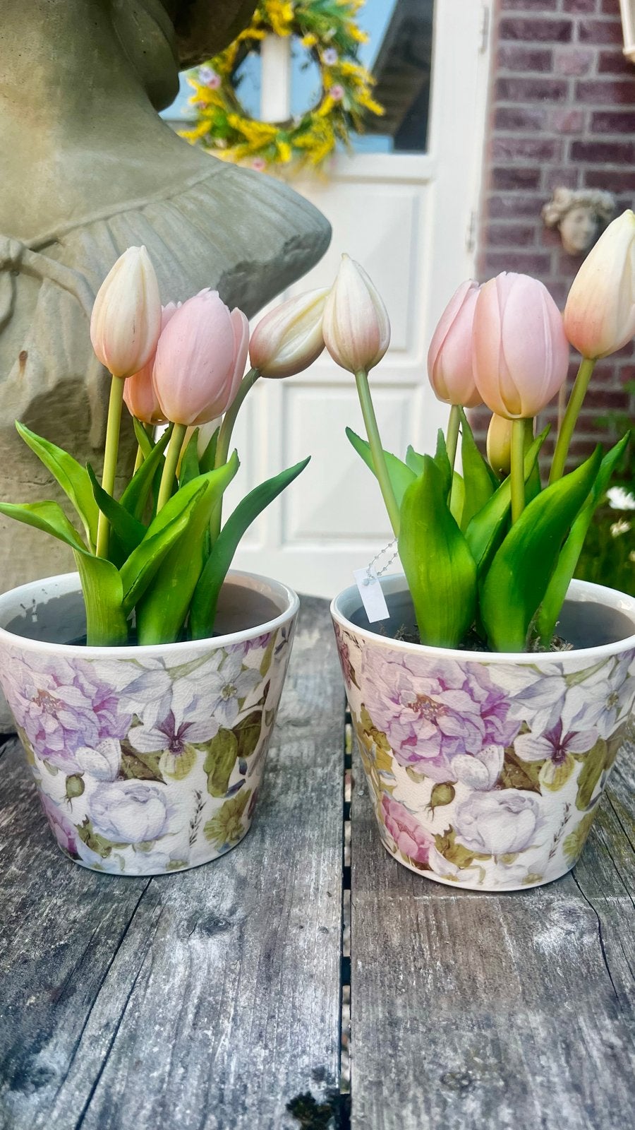 Bloempotje met tulpen, 13cm doorsnee, 11cm hoog, Huis en Inrichting, Woonaccessoires | Vazen, Meerkleurig, Inclusief decoratie
