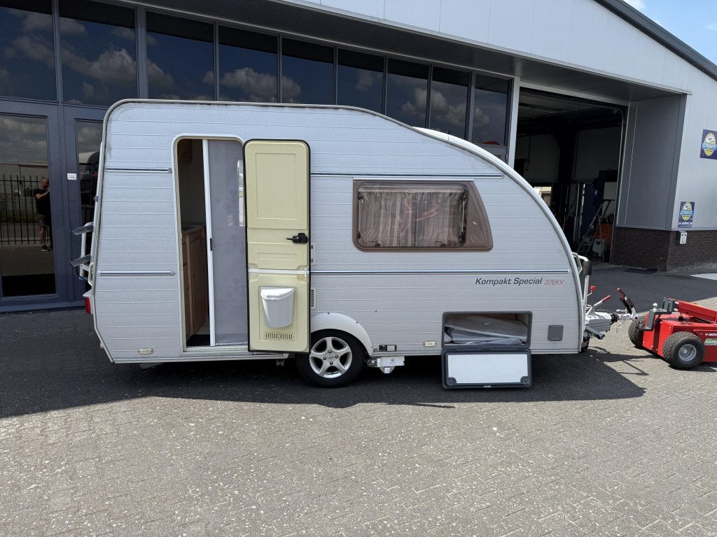 Kip Kompakt Special 37 EKV Langslaper +WC 680KG Mover Luifel, Schokbreker, Kip, Tot en met 2, Bedrijf