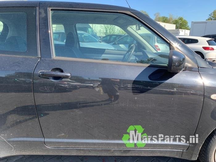 Portier 2Deurs rechts van een Suzuki Swift, Gebruikt, -, Deur, -