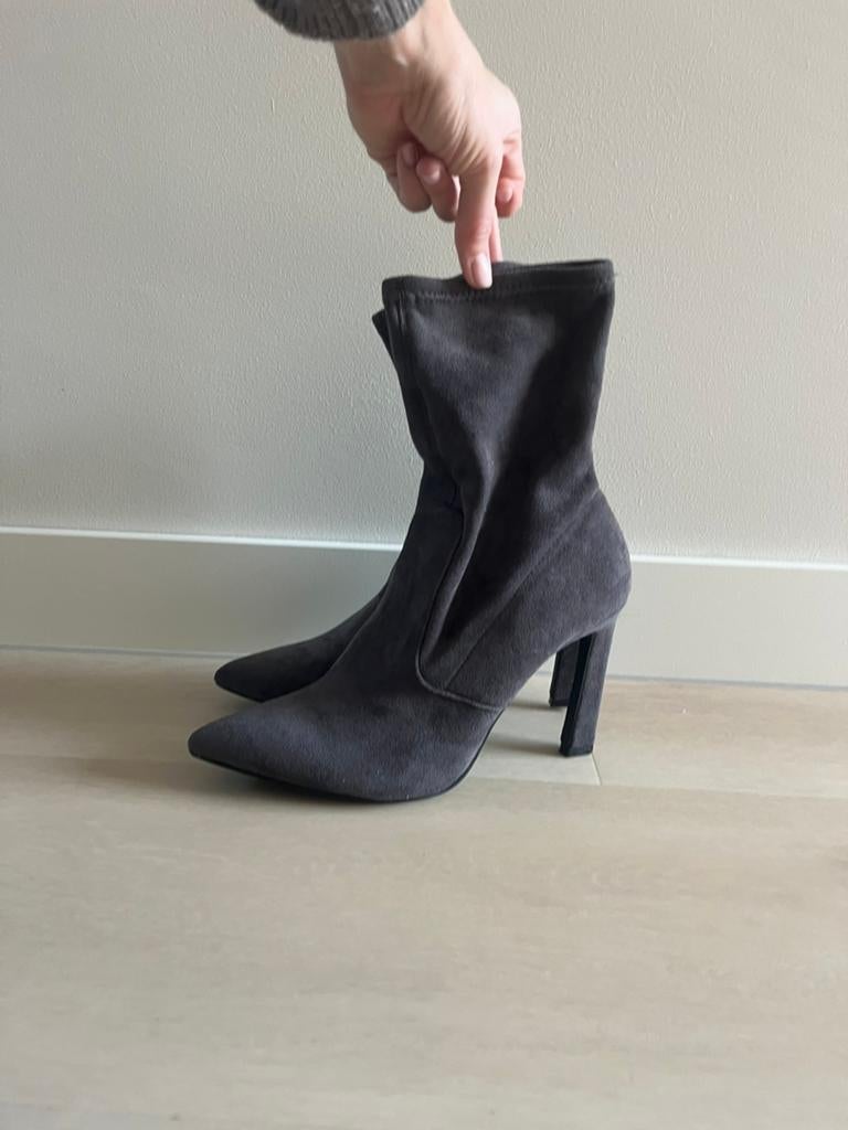 Suede (look) hakken zalando, Kleding | Dames, Schoenen, Ophalen of Verzenden, Zo goed als nieuw, Zwart