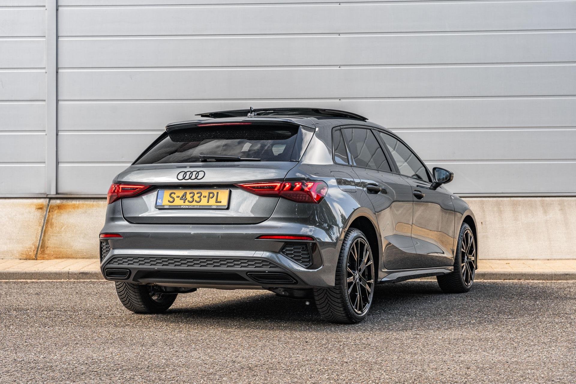Audi A3 Sportback 45 TFSIe 245pk PHEV S Edition Competition, Gebruikt, 4 cilinders, Leder en Stof, 13 kWh
