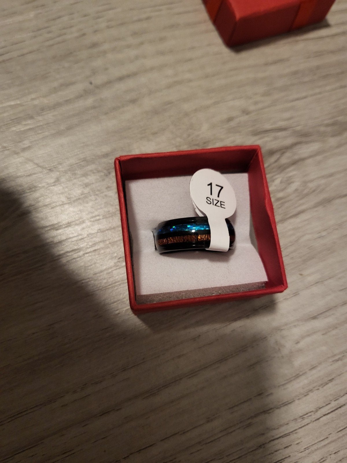 Nieuwe ring maat 17 met blauwe en houten accenten, Sieraden, Tassen en Uiterlijk, Ringen, Overige materialen, Blauw, Nieuw, Ophalen of Verzenden