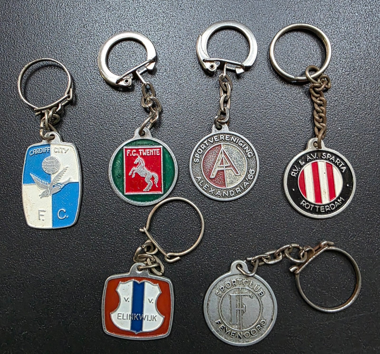 065) 6 ORIGINELE SLEUTELHANGERS VOETBALCLUBS o.a.FEYENOORD, Verzamelen, Sportartikelen en Voetbal, Verzenden, Gebruikt, Feyenoord