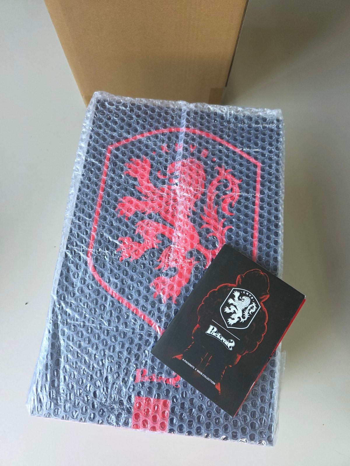PACKRATS PUFFS X KNVB SEALED, Ophalen of Verzenden, Nieuw, 4 Ghz of meer