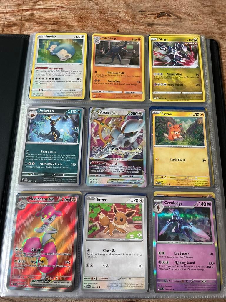 Pokemon Charizard map vol met kaarten!, Ophalen of Verzenden, Zo goed als nieuw, Meerdere kaarten