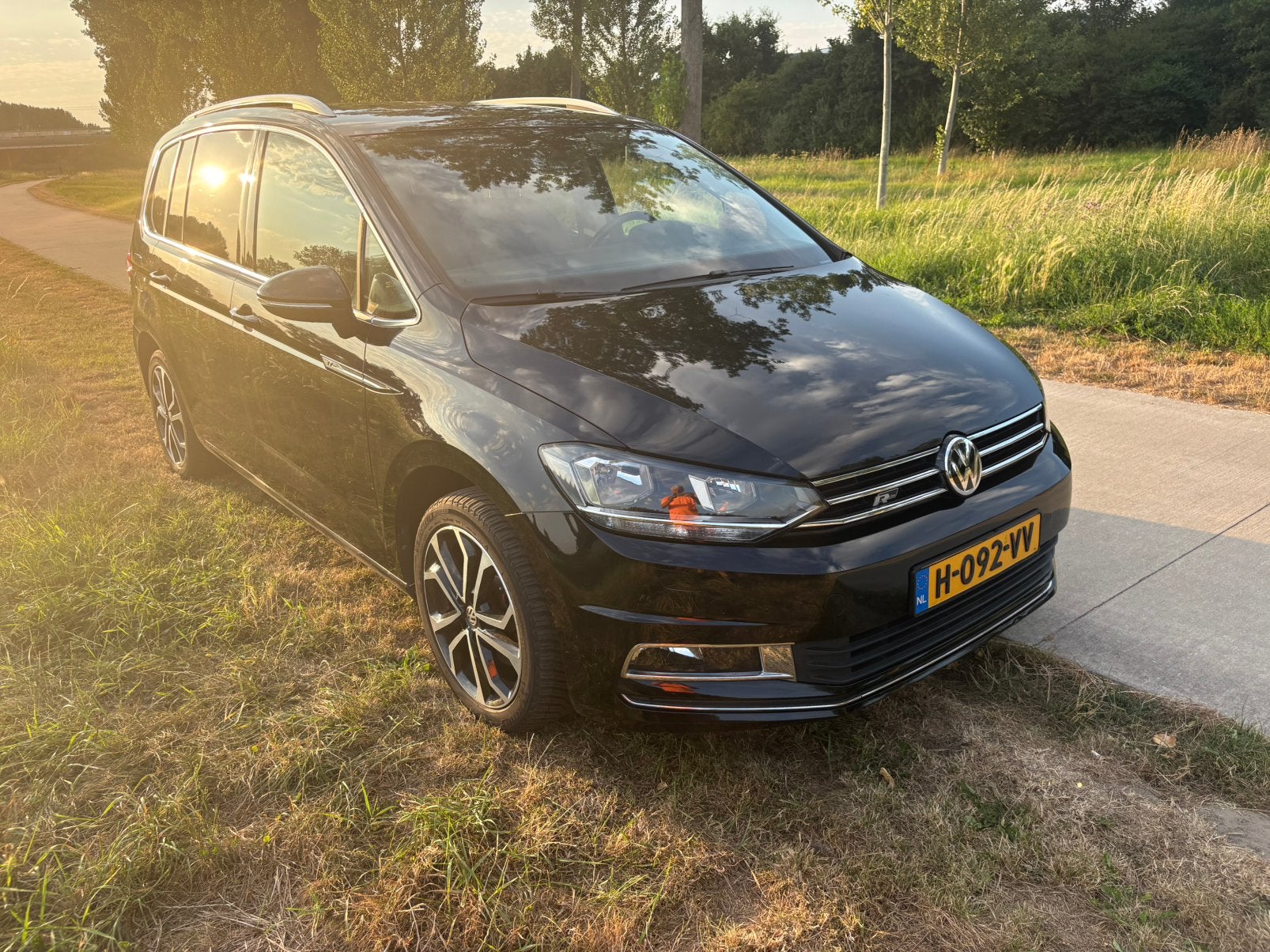 Volkswagen Touran 1.5 TSI 150pk BMT 2019 Zwart, 1498 cc, 4 cilinders, 7 stoelen, Zwart