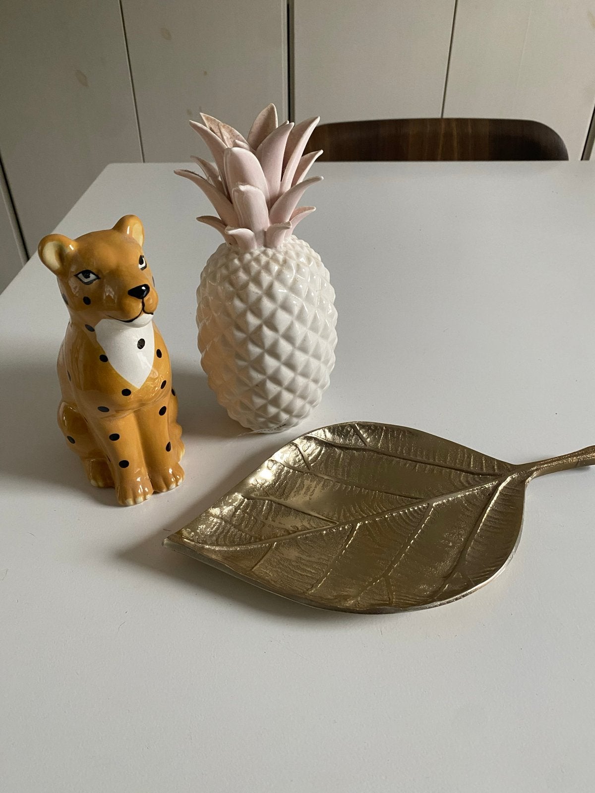 Bloomingville Ananas Beeldje, Luipaard & Gouden Bladschaal, Gebruikt, Ophalen of Verzenden, Steen/keramiek, Goud