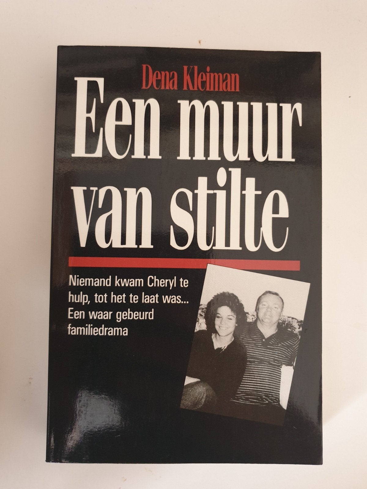 Een muur van stilte - Dena Kleiman (Familiedrama), Ophalen of Verzenden, Gelezen, Dena Kleiman