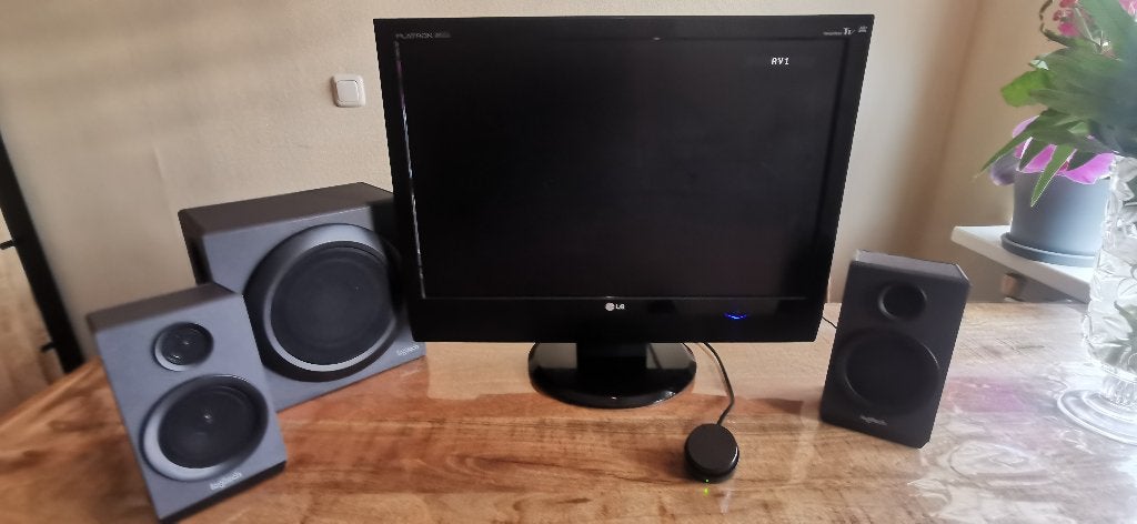 LG Flatron 22" Monitor + Logitech Z333 2.1 Speakersysteem, Gebruikt, Subwoofer, 60 tot 120 watt, Ophalen