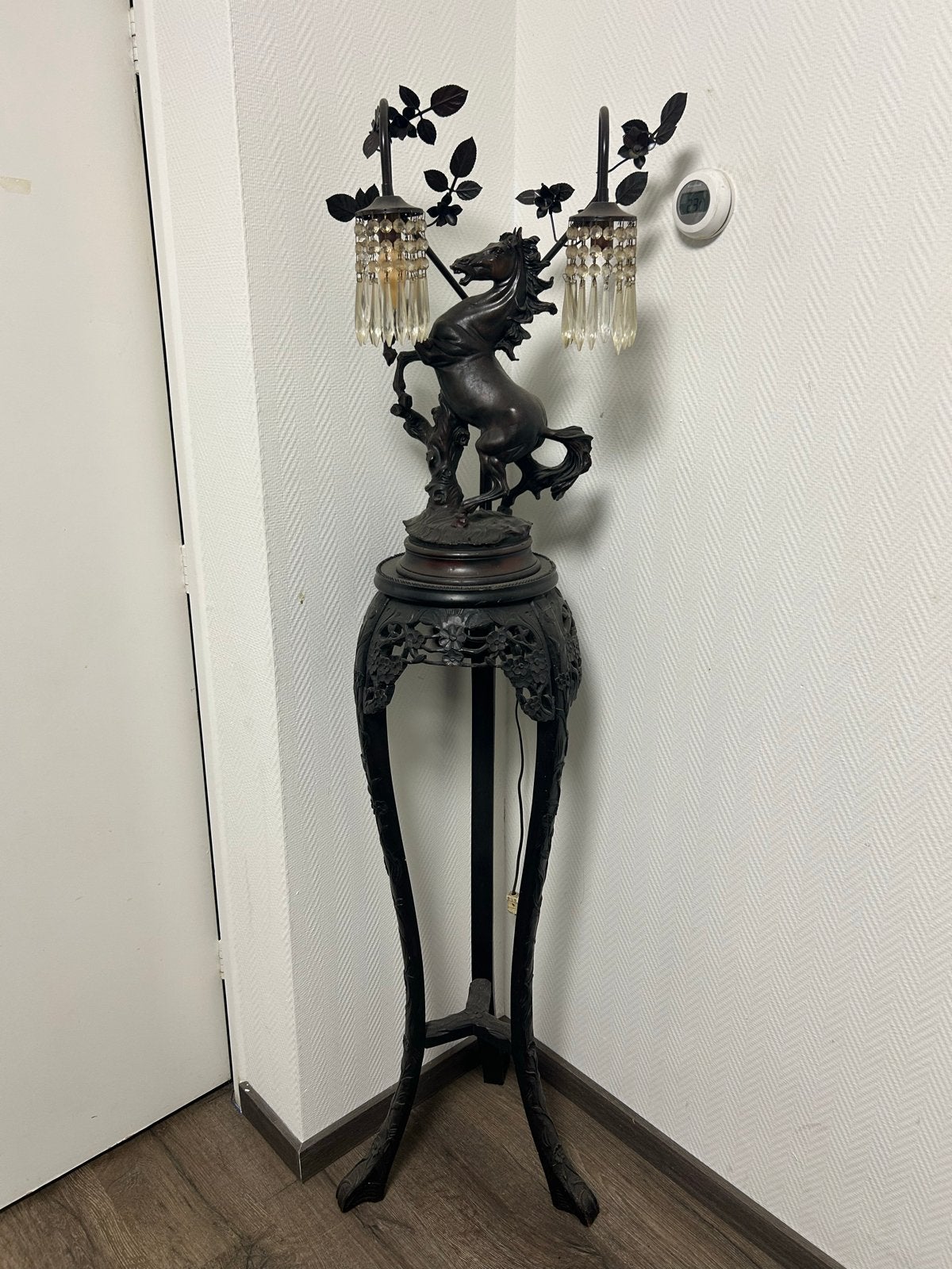 Antieke bronzen paardenlamp met kristallen hangers, Ophalen of Verzenden