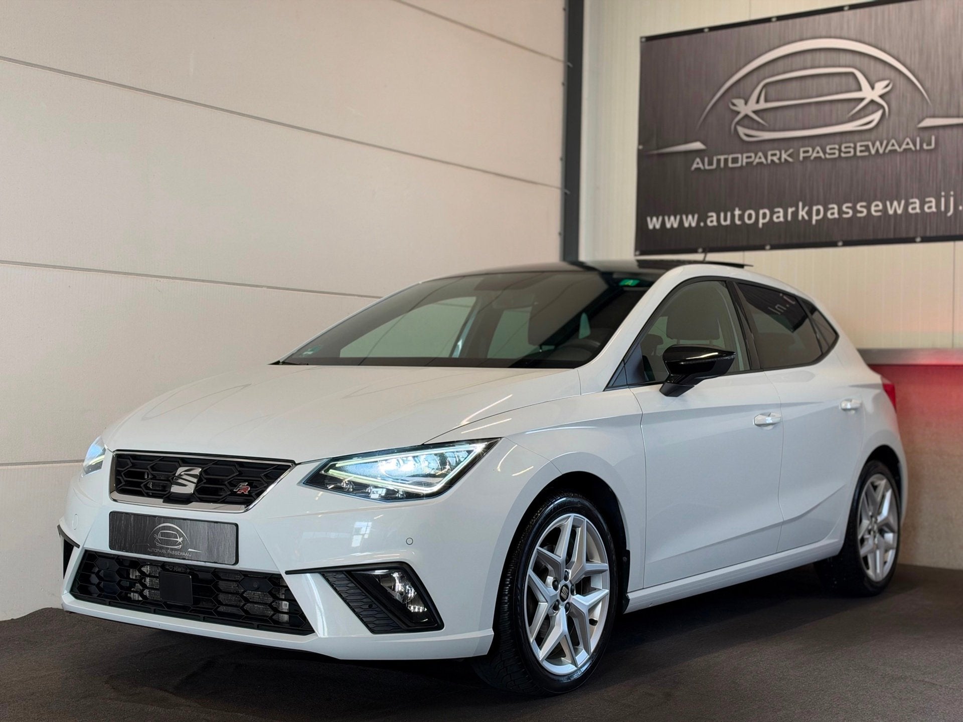 SEAT Ibiza 1.0 TSI FR Pano, ACC, Apple Carplay, Virtual Cock, Auto's, Dealer onderhouden, 1063 kg, Gebruikt, Zwart