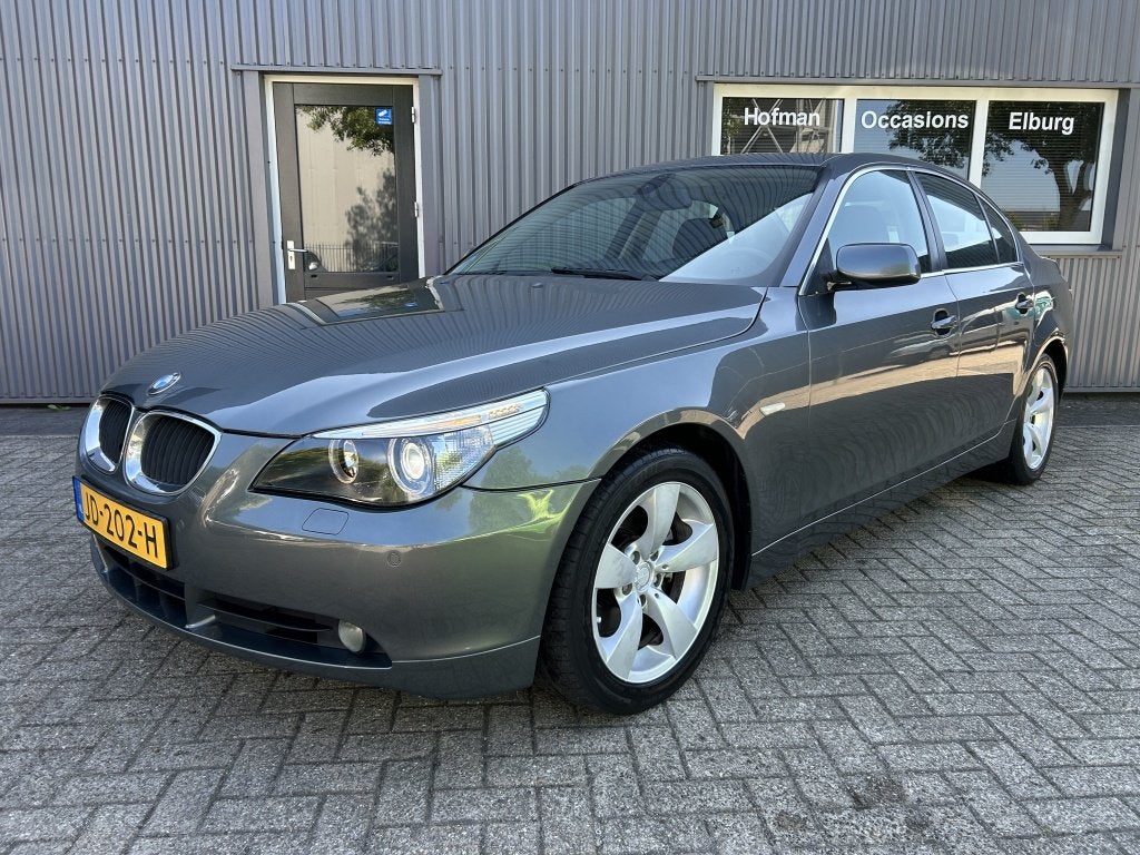 BMW 5 Serie 520i AUT Airco PDC Schuifdak APK! (bj 2004), Auto's, Stof, Gebruikt, Zwart, Automatische klimaatregeling