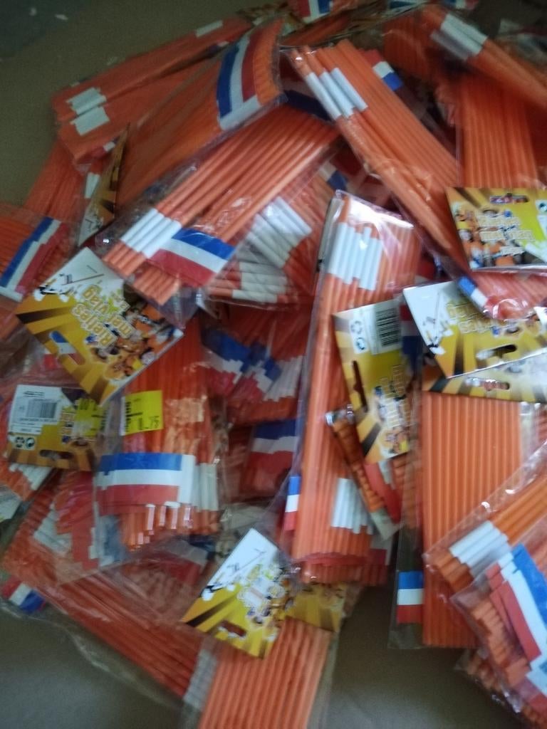 Nederlandse vlaggetjes op rietje, Ophalen, Nieuw