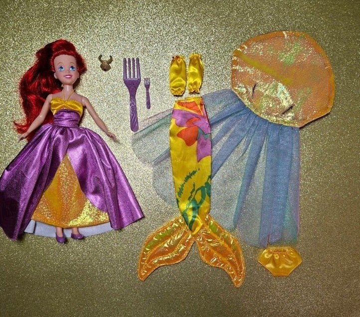 Vintage Disney zeemeermin Barbie Ariel met kledingset, Ophalen of Verzenden, Zo goed als nieuw, Fashion Doll