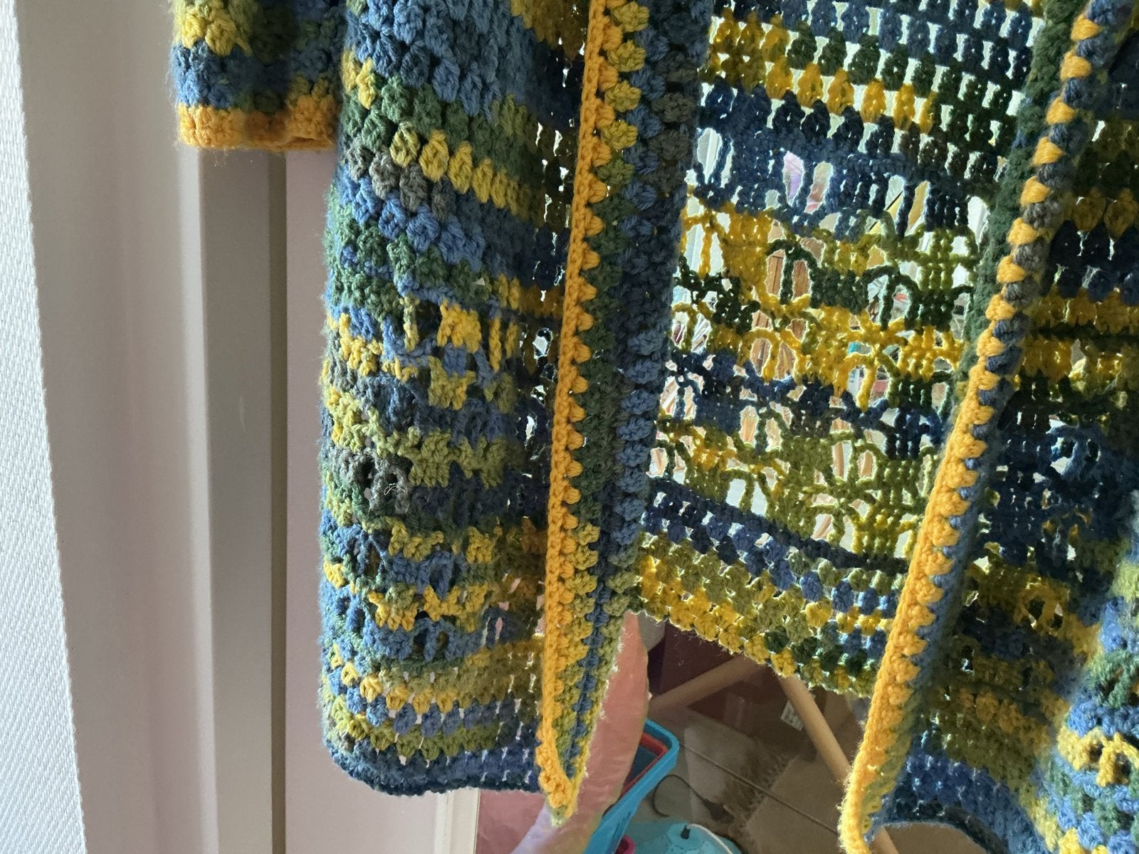 Gehaakt vest in blauw, groen en geel maat m/l, Ophalen of Verzenden, Zo goed als nieuw, Maat 38/40 (M), Meerkleurig