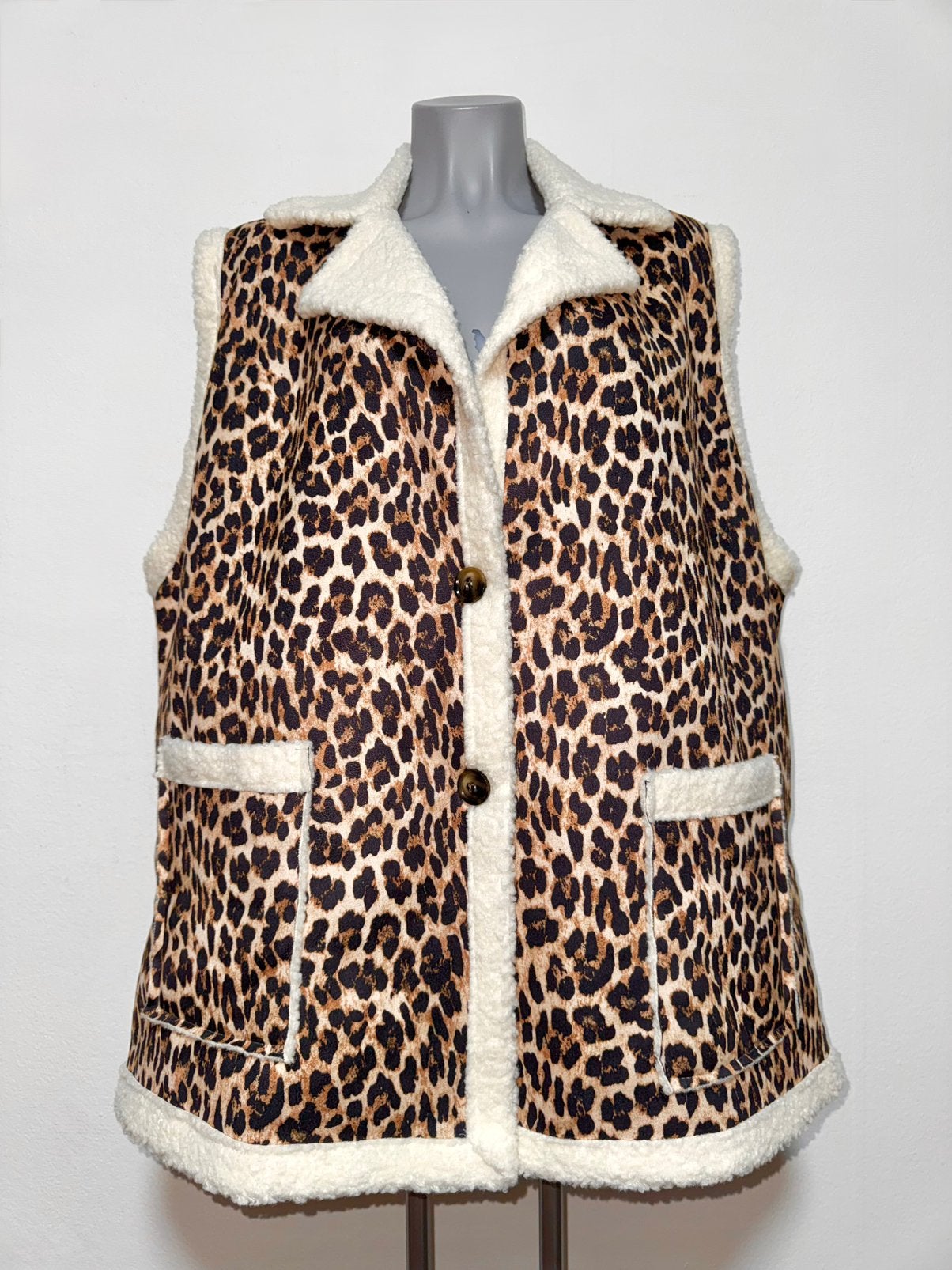 New Collection bodywarmer met luipaardprint One Size, Verzenden, Nieuw, Maat 42/44 (L), Meerkleurig