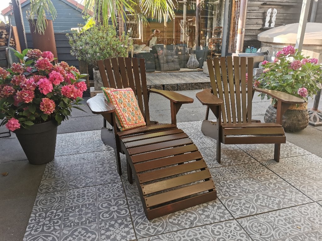 Twee Adirondack tuinstoelen.. Loungestoelen  1 voetenbankje, Ophalen, Gebruikt, Hout
