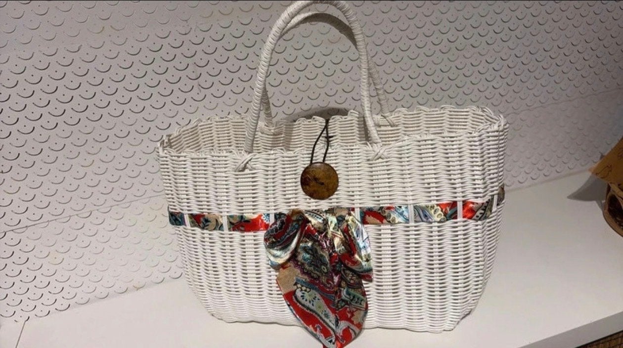 Vintage Handgemaakte Witte Mandtas met Sjaal, Sieraden, Tassen en Uiterlijk, Tassen | Damestassen, Ophalen of Verzenden, Gebruikt
