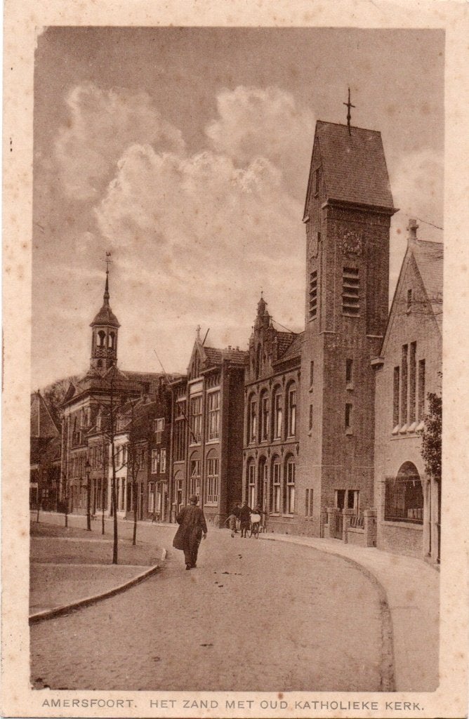 Amersfoort, Het Zand met Oud Katholieke Kerk. 7243, Verzamelen, Verzenden, 1920 tot 1940, Gelopen, Utrecht