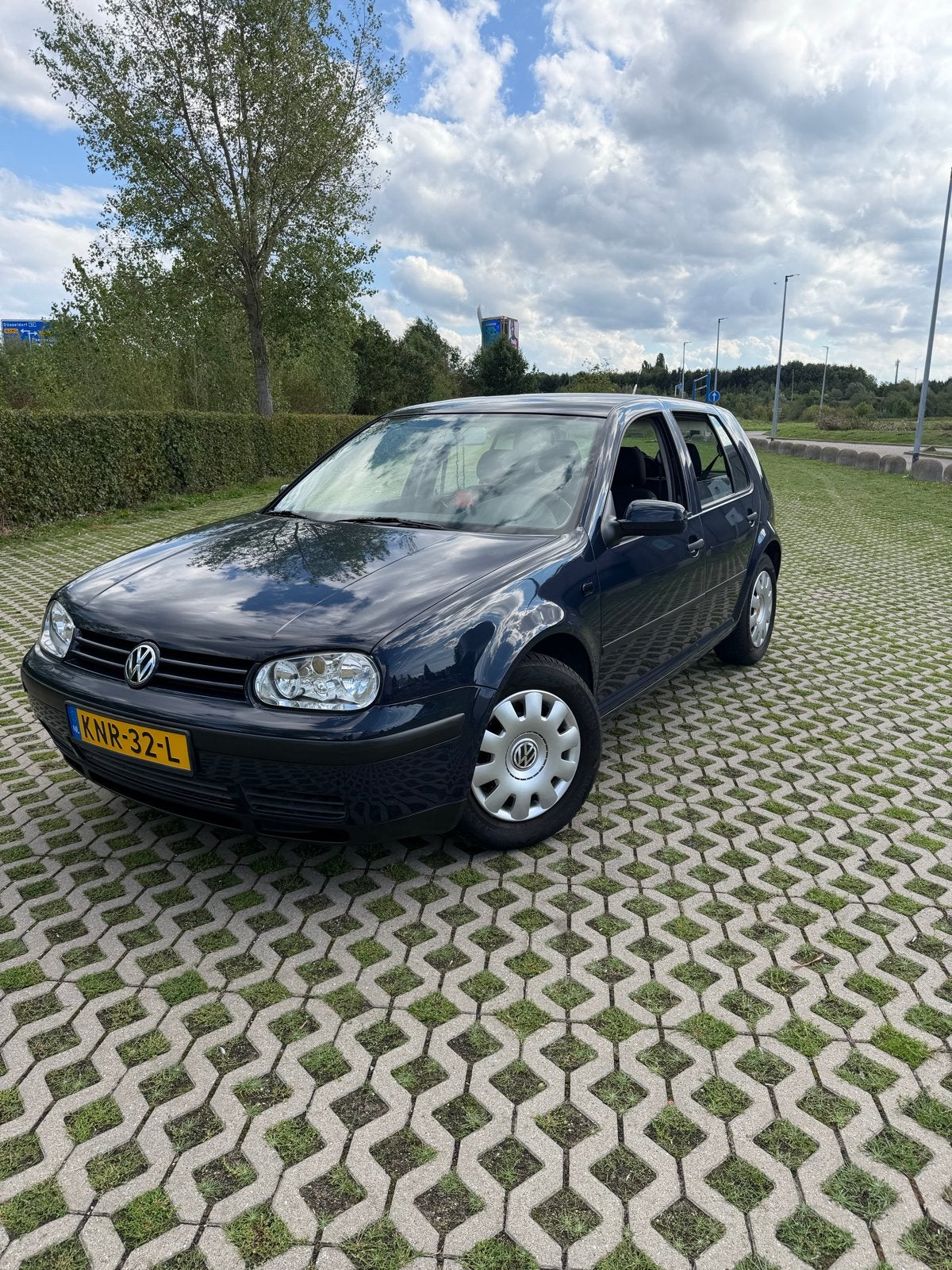Volkswagen golf 4 1.4 2002, Auto's, Voorwielaandrijving, 74 pk, Zwart, Blauw