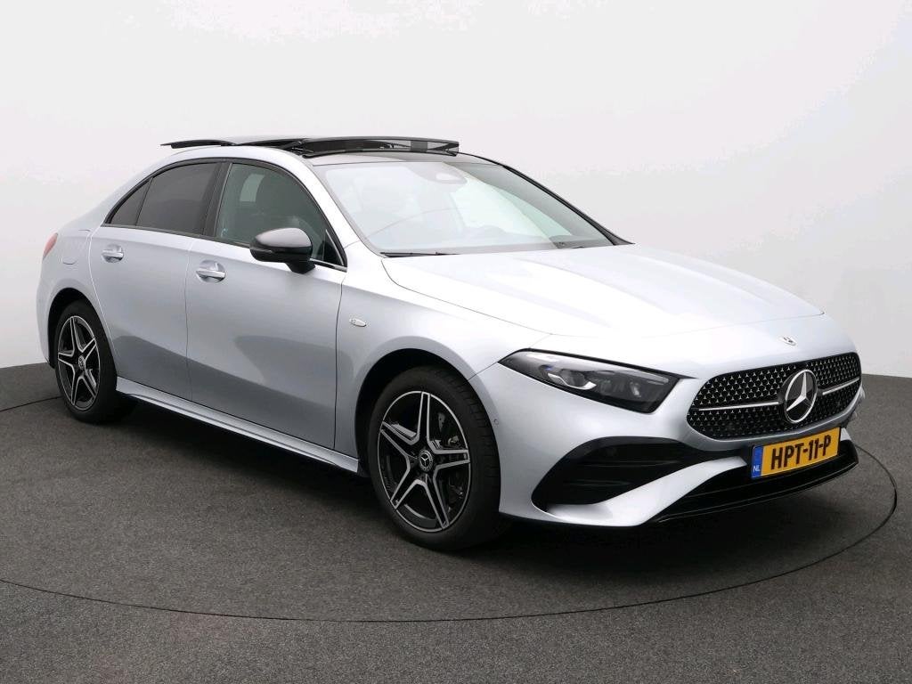 Mercedes-Benz A-Klasse 250 e AMG Nightpakket | Panoramadak |, Auto's, 12 maanden, 4 cilinders, 15 kWh, Bedrijf