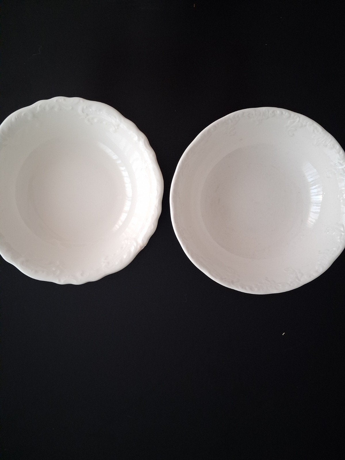 Twee antieke schalen, 25 cm doorsnee - Boch en Royal Sphinx, Ophalen of Verzenden
