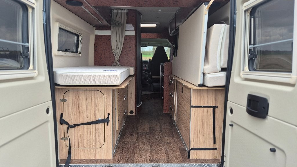 Hymer buscamper COMPACT 5.99m AUTOMAAT, opklapbaar LENGTEBED, Automaat, Buscamper of Camperbus, Ringverwarming, Fiat