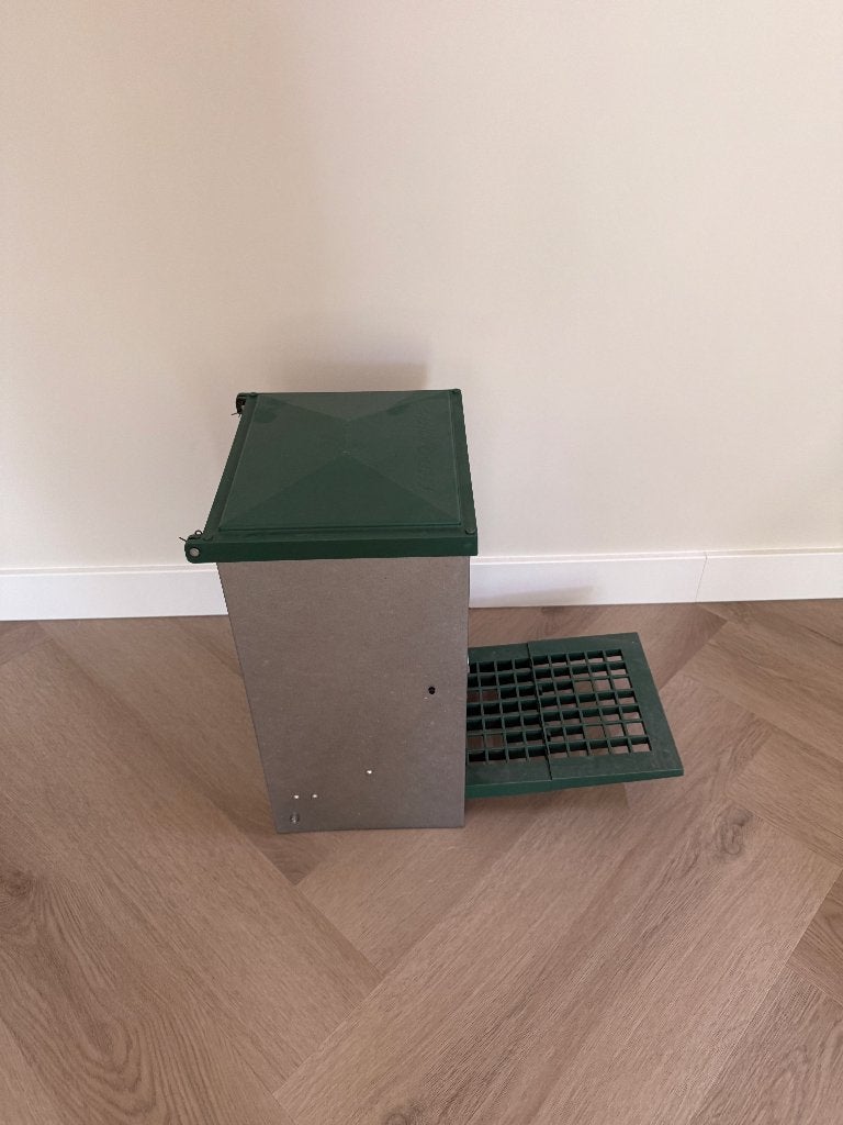 Feedomatic Automatische voerbak 8kg, Dieren en Toebehoren, Pluimvee | Toebehoren, Ophalen, Zo goed als nieuw, Drinken en Voederen