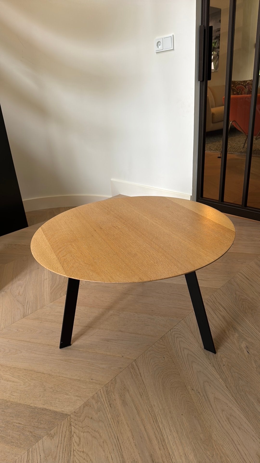 Studio Henk Salontafel Rond 70 cm Eikenhout Zwart Onderstel, Huis en Inrichting, Tafels | Salontafels, Ophalen, 50 tot 100 cm