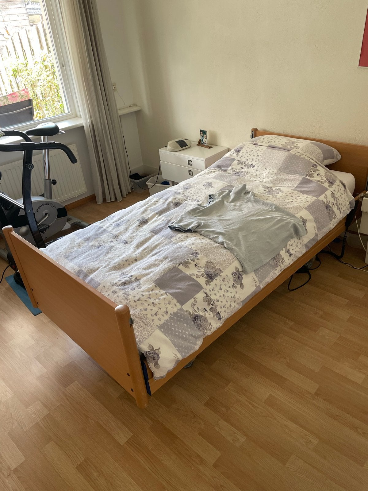 Eenpersoonsbed met houten frame, Ophalen, 90 cm, Eenpersoons, Bruin