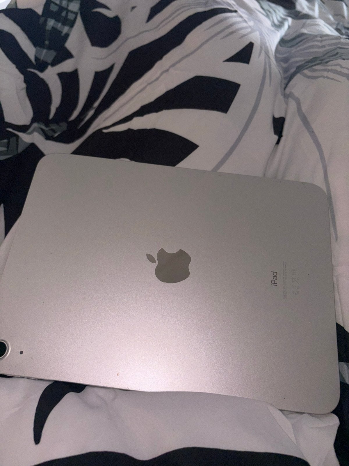 Apple iPad 10e generatie 10.9" 64GB (incl. hoesje), 10 inch, Apple iPad, Ophalen of Verzenden, Zo goed als nieuw