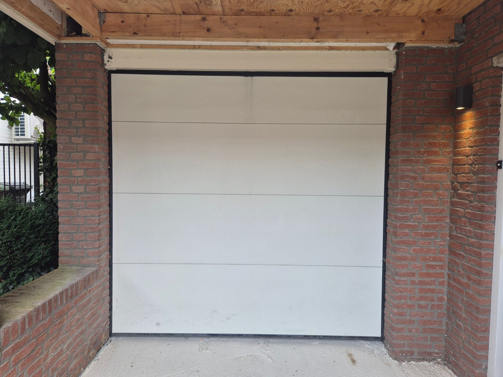 Elektrische garagedeur met afstandsbedieningen (230x239), Ophalen, Gebruikt, Garagedeur, 120 cm of meer