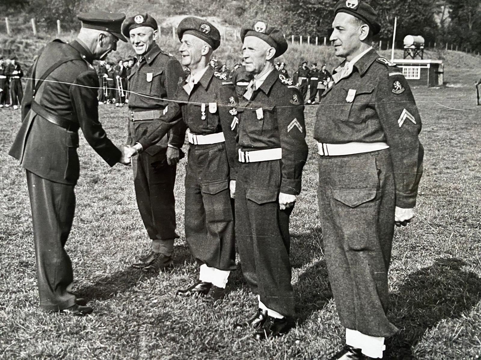Medaille uitreiking Garde Grenadiers., Ophalen of Verzenden