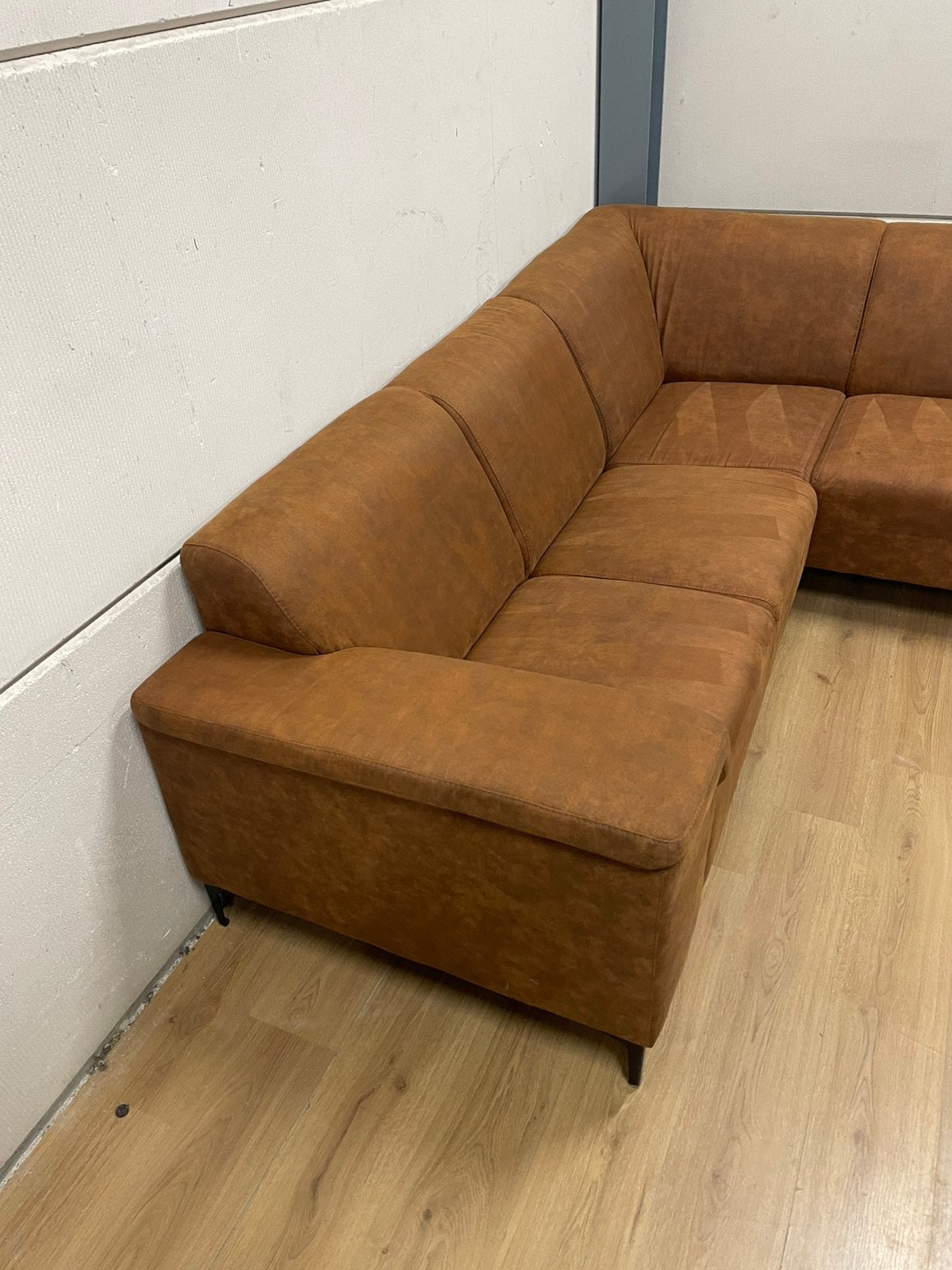Mooie luxe suede cognac bruine hoekbank - GEREINIGD!!!, Ophalen, Luxe, Hoekbank, Zo goed als nieuw