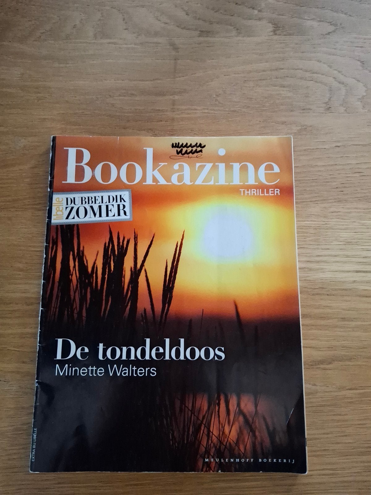 Libelle bookazine thriller de tondeldoos Minette Walters, Ophalen of Verzenden, Gelezen, Damesbladen