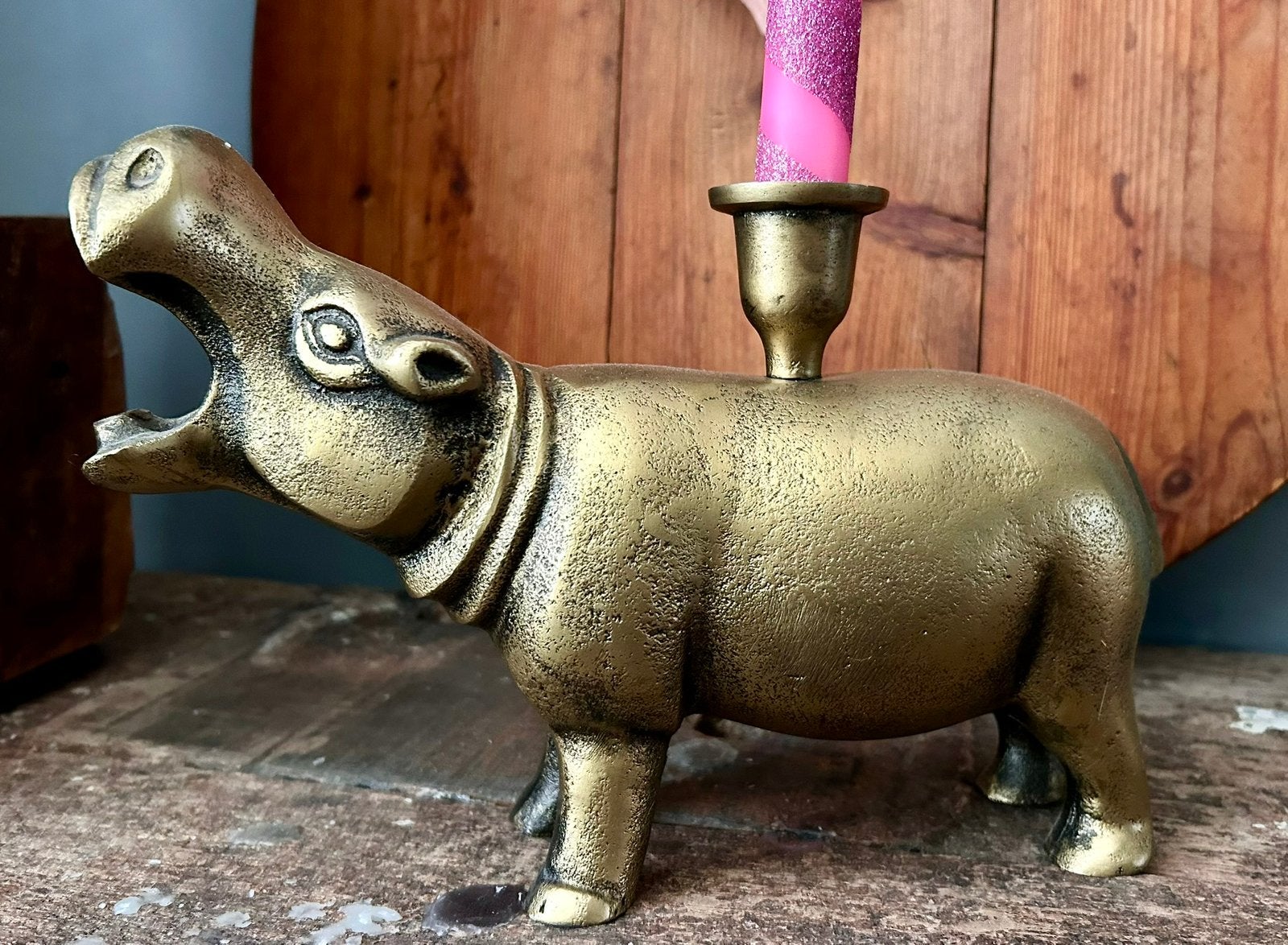 Gouden Nijlpaard Kandelaar - Uniek Decoratiestuk, Ophalen of Verzenden, Zo goed als nieuw, Metaal, Kandelaar