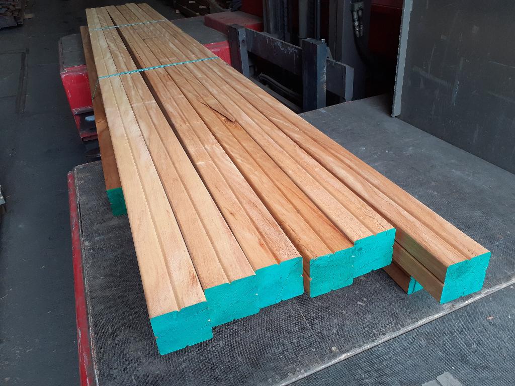 2 x partij Bilinga palen 90x90mm - partij 13 st en 24 stuks, Ophalen of Verzenden, 250 cm of meer, Palen, Hardhout