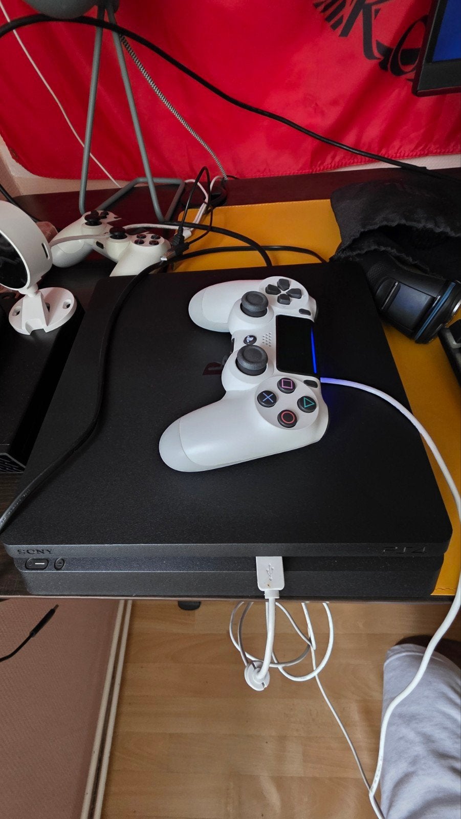 PlayStation 4 1TB met 4 controllers, Met games, Ophalen of Verzenden, Zo goed als nieuw, 1 TB